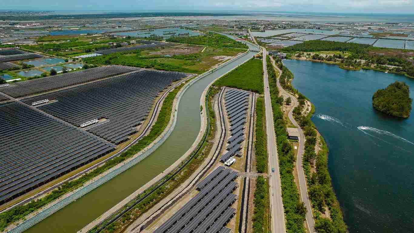 菠菜论坛能源事业提供智慧能源管理、、、、太阳能监控管理、、全方位电厂建置及运维解决方案，，，，并拥有管理超过6000案场的经验