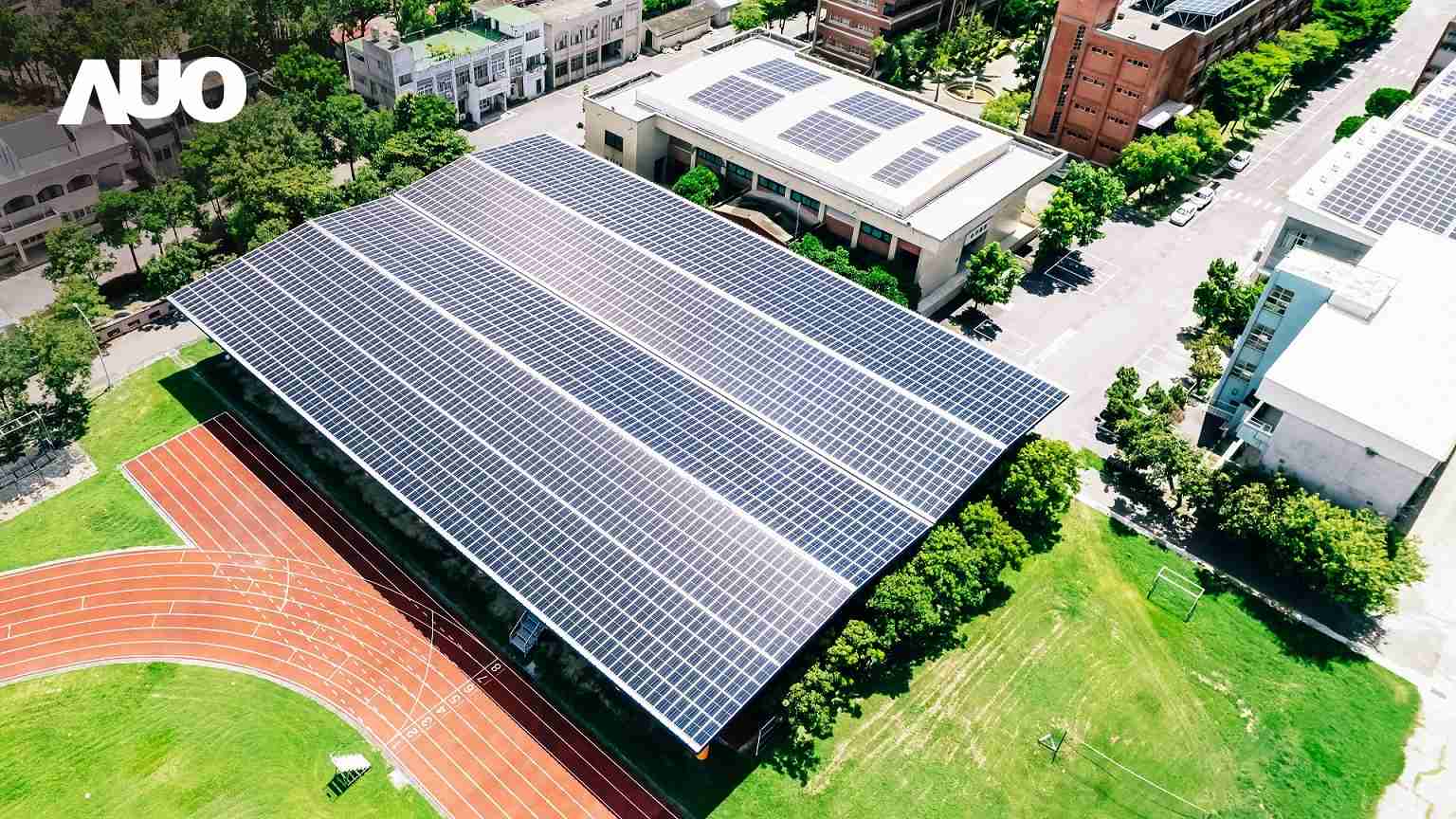 菠菜论坛SunSteel光电整合型浪板具备快速安装、、、、轻量化优势，，，可提升15%发电效能，，，，通过国际IEC与台湾VPC认证安全、、防漏、、、耐候标准